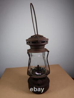 ANTIQUE DIETZ SPORT SKATER LANTERN OIL LAMP with H2 GLOBE ALL ORIGINAL