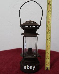 ANTIQUE DIETZ SPORT SKATER LANTERN OIL LAMP with H2 GLOBE ALL ORIGINAL