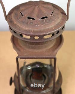 ANTIQUE DIETZ SPORT SKATER LANTERN OIL LAMP with H2 GLOBE ALL ORIGINAL