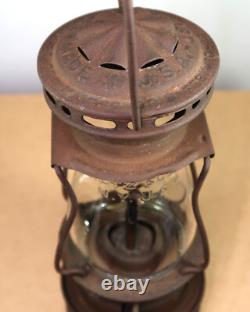 ANTIQUE DIETZ SPORT SKATER LANTERN OIL LAMP with H2 GLOBE ALL ORIGINAL