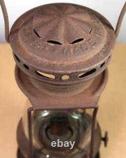 ANTIQUE DIETZ SPORT SKATER LANTERN OIL LAMP with H2 GLOBE ALL ORIGINAL