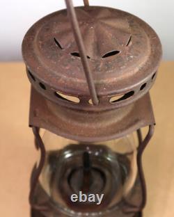 ANTIQUE DIETZ SPORT SKATER LANTERN OIL LAMP with H2 GLOBE ALL ORIGINAL