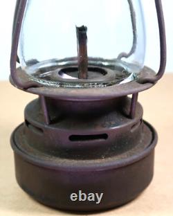 ANTIQUE DIETZ SPORT SKATER LANTERN OIL LAMP with H2 GLOBE ALL ORIGINAL