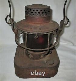 Antique Metal Dietz Oil Kerosene Lamp Lantern 8 Day N. Y. USA Warwick H. D. Globe