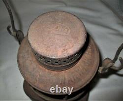 Antique Metal Dietz Oil Kerosene Lamp Lantern 8 Day N. Y. USA Warwick H. D. Globe