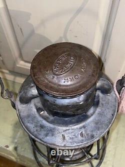 Antique Original Iron Dietz Vesta Kero Oil Lamp Lantern New York USA EST 1910