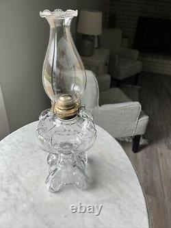 Antique oil lamp Princess feather pattern Nice Pie Crust Chimney