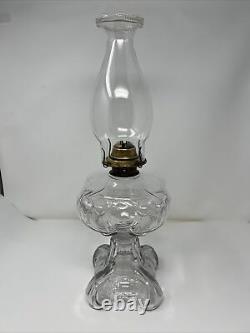 Antique oil lamp Princess feather pattern Nice Pie Crust Chimney