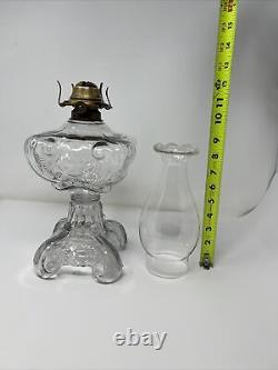 Antique oil lamp Princess feather pattern Nice Pie Crust Chimney