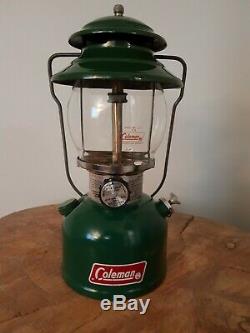 Coleman Lantern Model 200a700 4/82 Green