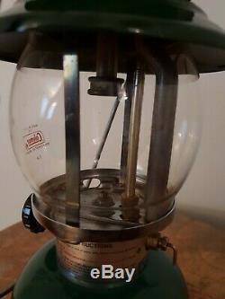 Coleman Lantern Model 200a700 4/82 Green