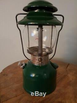 Coleman Lantern Model 200a700 4/82 Green