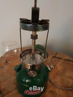 Coleman Lantern Model 200a700 4/82 Green