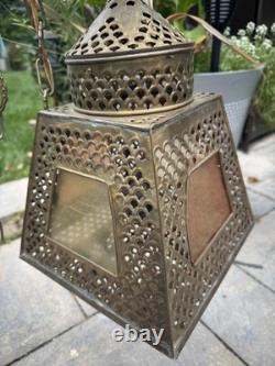 Hanging metal/brass lantern Moroccan/Middle Eastern-style lantern