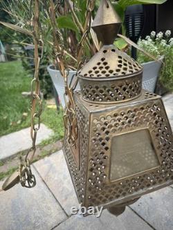 Hanging metal/brass lantern Moroccan/Middle Eastern-style lantern