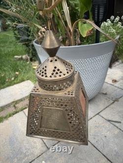 Hanging metal/brass lantern Moroccan/Middle Eastern-style lantern