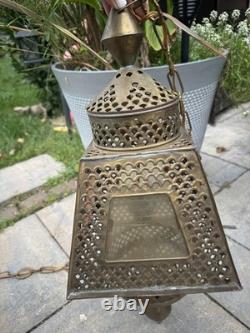 Hanging metal/brass lantern Moroccan/Middle Eastern-style lantern