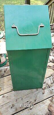 Never fired Coleman lantern 639 CPR with metal case