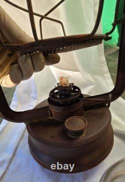 Old Vintage Dietz HY-LO Iron Kerosene Oil Lamp Lantern With Globe, Made In Usa