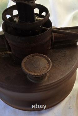 Old Vintage Dietz HY-LO Iron Kerosene Oil Lamp Lantern With Globe, Made In Usa