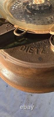 Old Vintage Dietz HY-LO Iron Kerosene Oil Lamp Lantern With Globe, Made In Usa