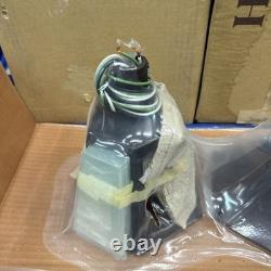 Set of 2 Vintage new in box Hanover Lantern 6305 Antique rust frosted glass post