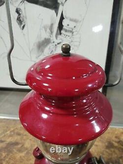 VINTAGE COLEMAN BURGUNDY 200A DATED 5/62 CAMPING LANTERN LIGHT TALL VENT WithGLOBE
