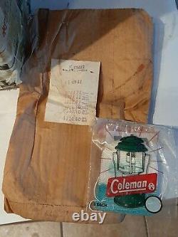 VINTAGE COLEMAN LANTERN 200A Rare BURGUNDY/MAROON COLOR 1 /1962 Single Mantle