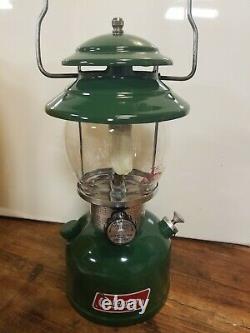 VINTAGE COLEMAN MODEL 200A GREEN LANTERN DATED 11-80 With CLAM CASE EXCELLENT