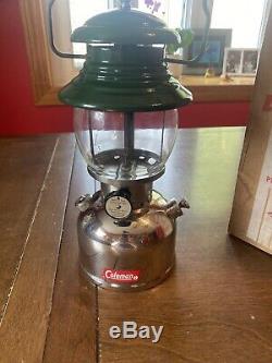 Vintage 1/1961 NEAR PERFECT CONDITION! Coleman Model 202 PROFESSIONAL Lantern