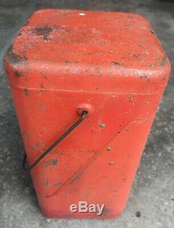 Vintage Coleman 200A Single Mantle Lantern & Metal Clamshell Carrying Case Red