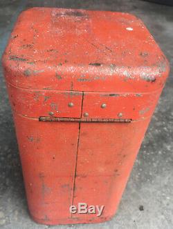 Vintage Coleman 200A Single Mantle Lantern & Metal Clamshell Carrying Case Red