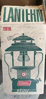 Vintage Coleman Two Mantle Lantern Floodlight Green (228F195)