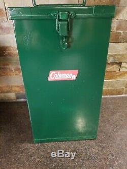 Vintage Green Model 200a 7/1981 Coleman Lantern w German Globe & RARE Metal Case