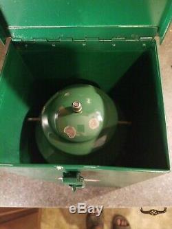 Vintage Green Model 200a 7/1981 Coleman Lantern w German Globe & RARE Metal Case