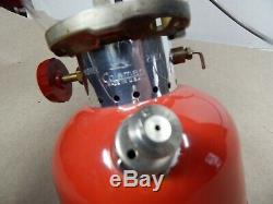 Vintage Red COLEMAN Model 200A Gas Camping LANTERN 1-61 EXCELLENT CONDITION